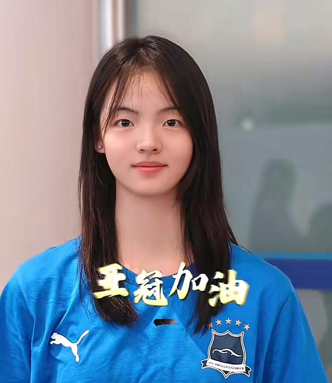 武漢女足姜晨璟，踢防守位反差大，自小如此。